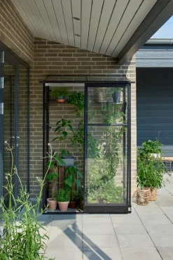 New Drivhus Qube Lean-to 24 hærdet glas - sort Vægdrivhuse
