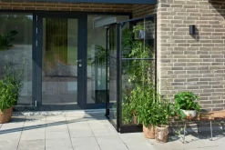 New Drivhus Qube Lean-to 24 hærdet glas - sort Vægdrivhuse