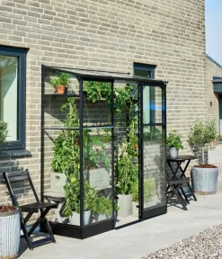 Drivhus Qube Lean-to 26 hærdet glas - sort Vægdrivhuse
