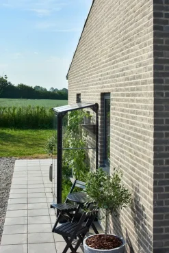 Drivhus Qube Lean-to 26 hærdet glas - sort Vægdrivhuse