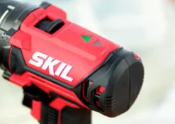 Discount Bore-/skruemaskine 3008 AC inkl. batteri Akku Bore- Og Skruemaskiner